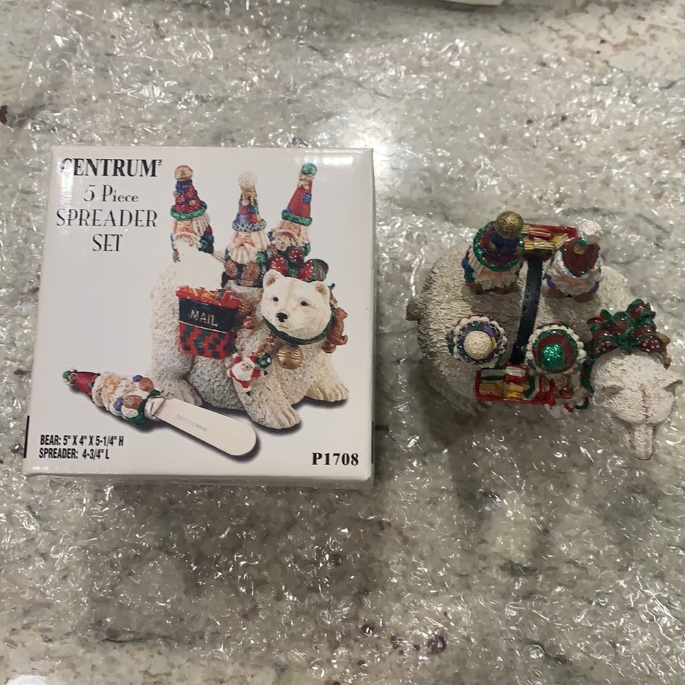 Never used Centrum Christmas themed 5 Piece Spreader Set